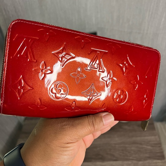 Louis Vuttion Vernis Wallet - Picture 6 of 17